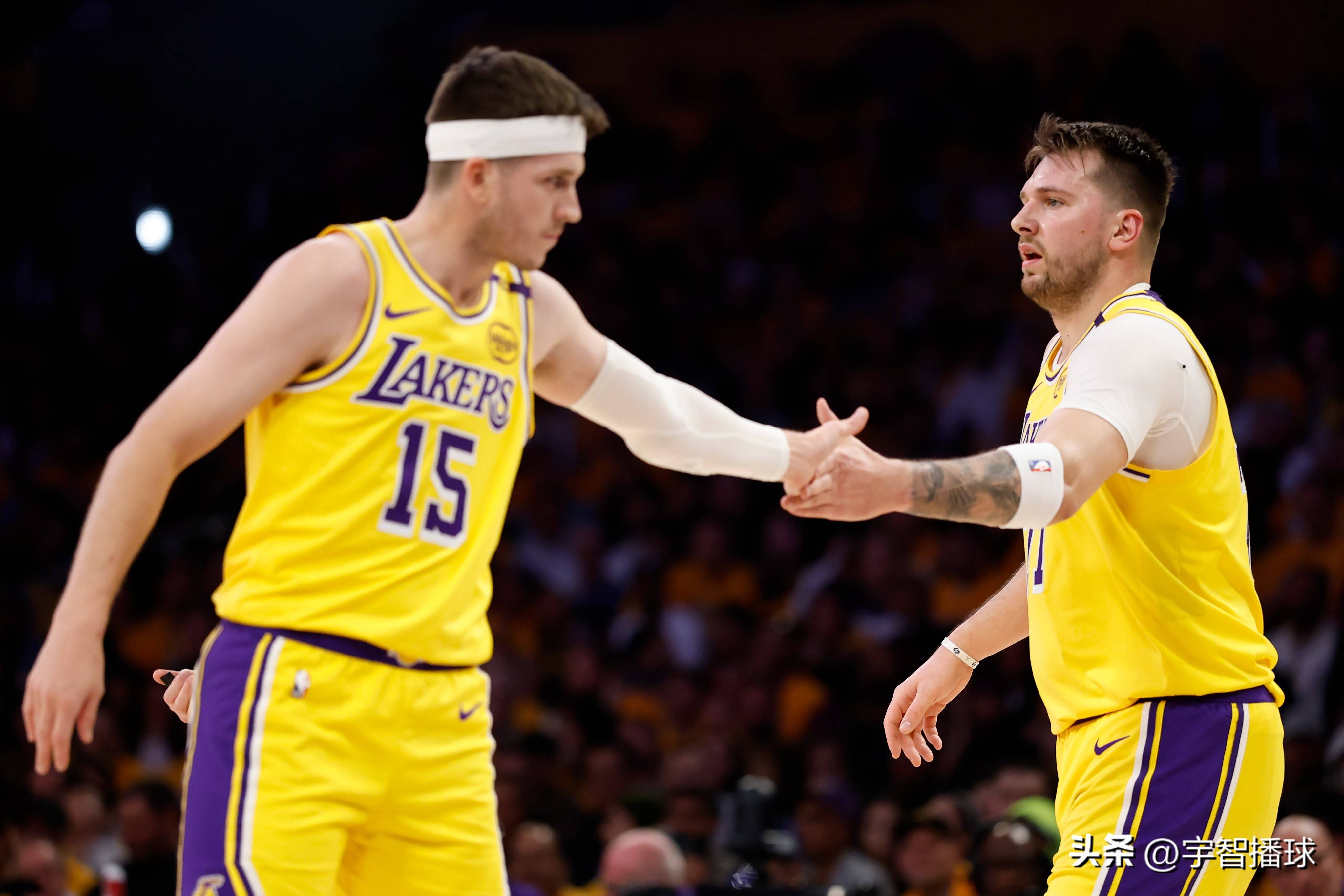 东契奇克服颈伤触底反弹 单节暴走狂砍19分强势收胜 东契奇克服颈伤触底反弹 单节暴走狂砍19分强势收胜