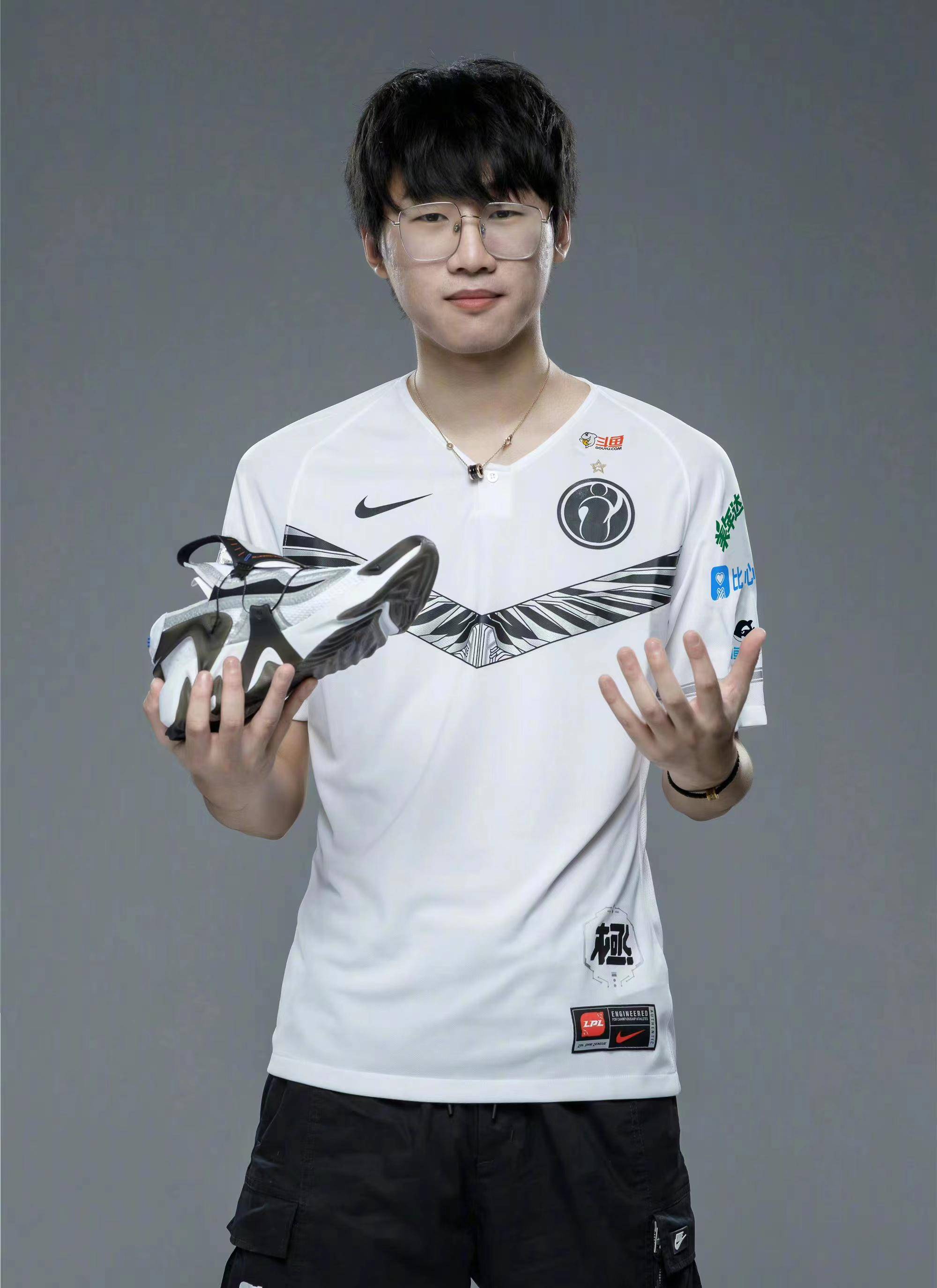 关于Uzi巅峰对决,Ning与80激战FPX分钟,精彩发挥胜负难料!的信息 关于Uzi巅峰对决,Ning与80激战FPX分钟,精彩发挥胜负难料!的信息