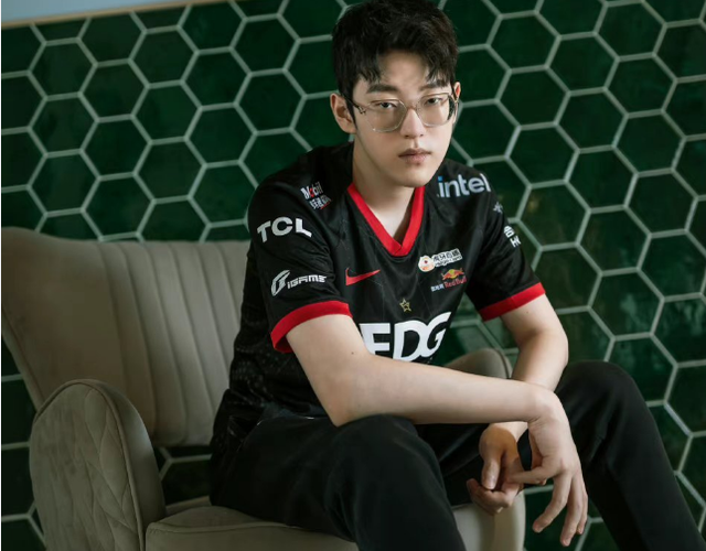 关于Scout回归赛场,赛事规则更新首场状态亮眼,巴黎圣日耳曼观众沸腾!的信息 关于Scout回归赛场,赛事规则更新首场状态亮眼,巴黎圣日耳曼观众沸腾!的信息