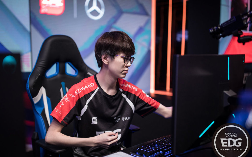 关于Scout回归赛场,赛事规则更新首场状态亮眼,巴黎圣日耳曼观众沸腾!的信息 关于Scout回归赛场,赛事规则更新首场状态亮眼,巴黎圣日耳曼观众沸腾!的信息