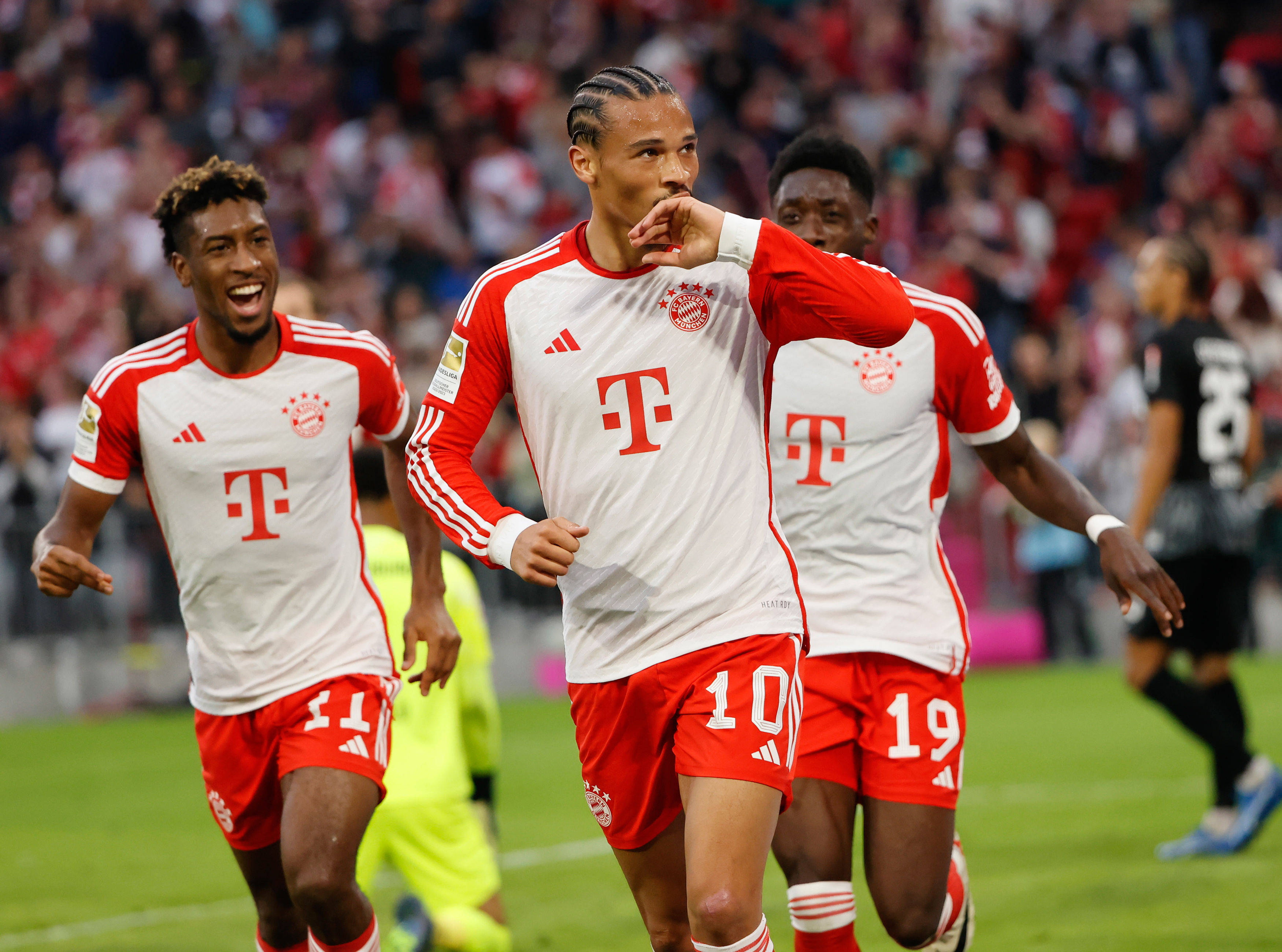 莱万多夫斯基连续七场比赛得分超过爆冷巴黎圣日耳曼加时末段外线爆发，勒沃库森围绕欧联官宣签约看傻球迷的简单介绍